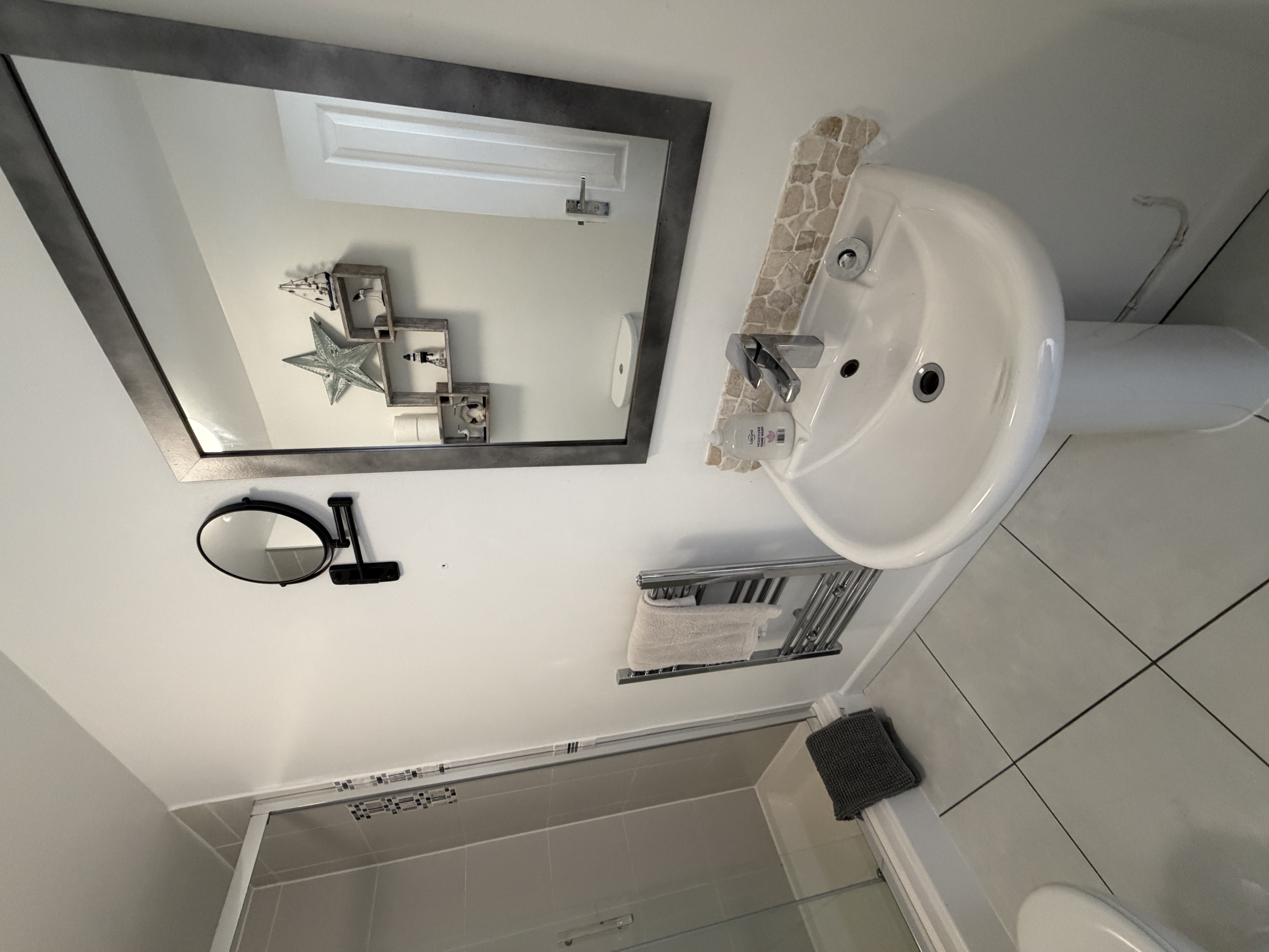 upstairs-bathroom